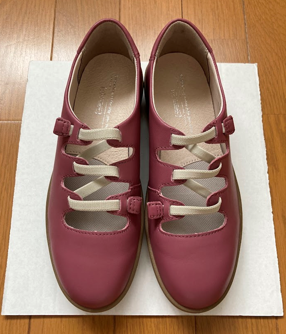 画像　Acilles ピンクの靴