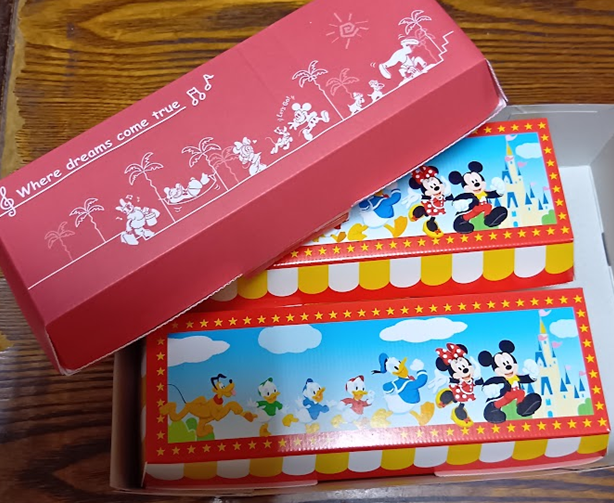 画像　かわいい箱入りホットドッグとスペシャルホットドッグ
