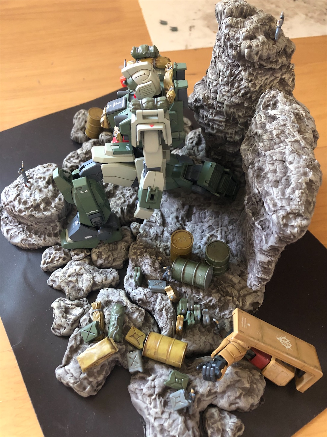 ガンプラを使ったジオラマです 初ジオラマ】MGガンダムTHEORIGIN版 ジオラマ｜ひょろすけさんの