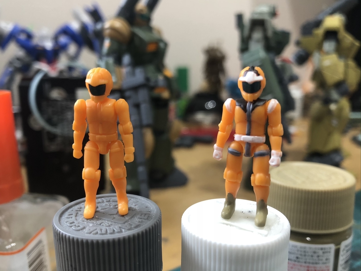 食玩マイクロウォーズ 連邦ノーマルスーツを筆塗り部分塗装する 筆塗りモデラー40代２児の父親 ガンダム好きのガンプラ製作ブログ