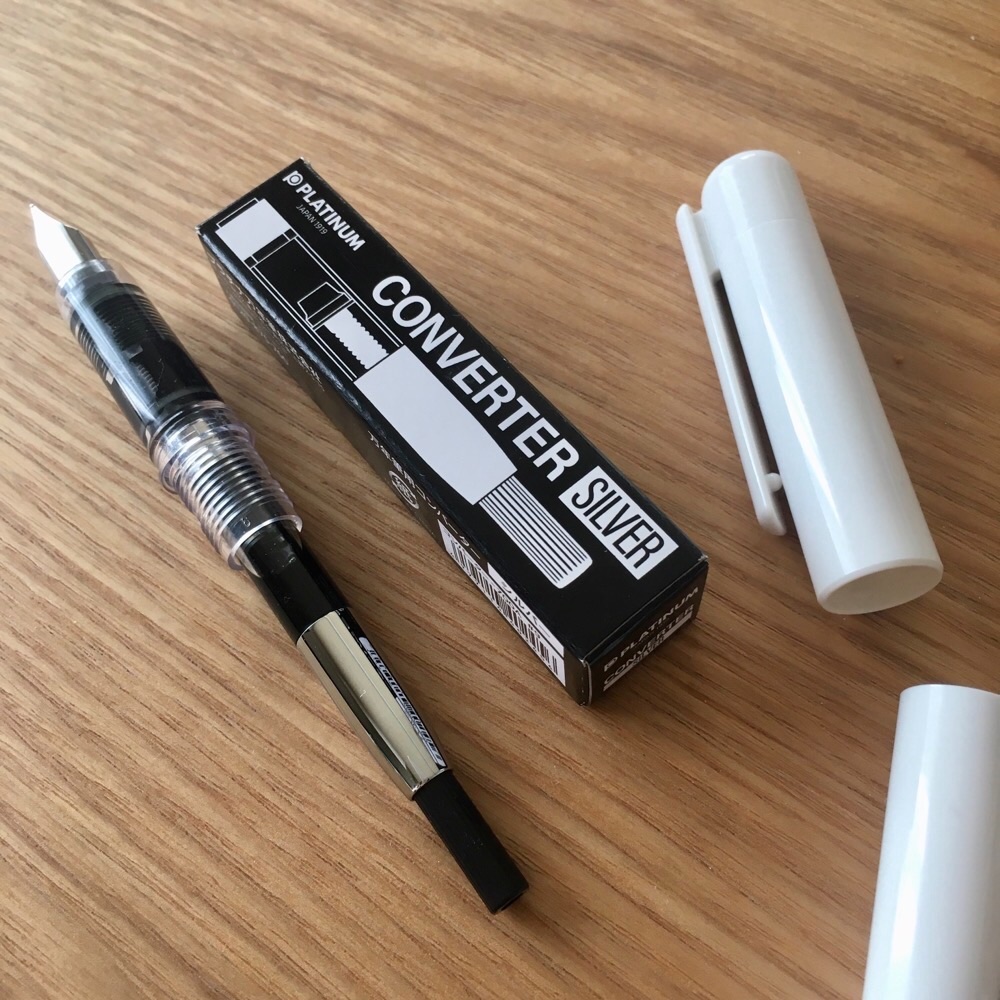 新しいインクと無印良品のポリカーボネート万年筆 - 部屋と沈黙