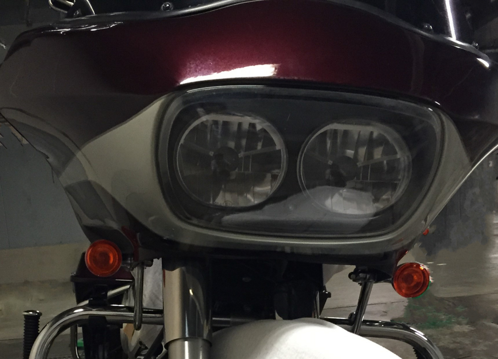 H-D ロードグライドのフロントフェアリングの内部を確認 - My Harley diary