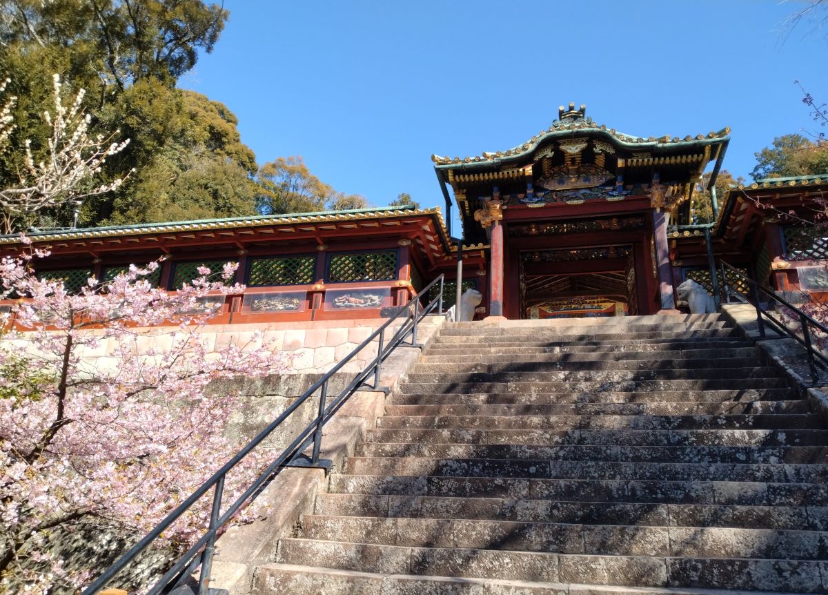 豪華絢爛！久能山東照宮の御社伝（国宝）逆さまの葵紋を探す - ロリス