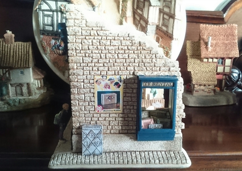 Lilliput Lane OUR FIRST TELLY 1998 L2201 - ミニチュアハウス