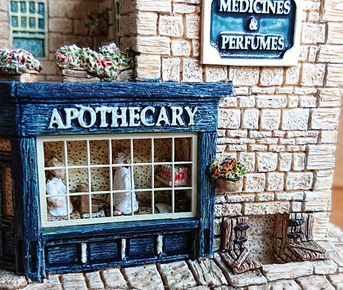 Lilliput Lane THE APOTHECARY 1997 Victorian Shops Collection