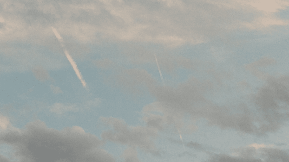 ケムトレイルと人工雲と本物の雲の違いがはっきりと分かります