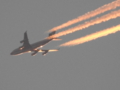 飛行機雲　夕焼け