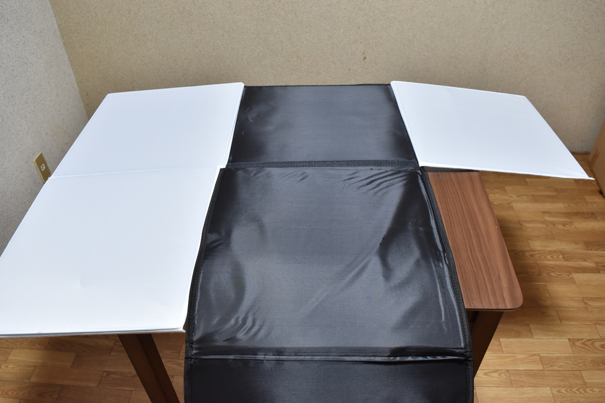 開封し、展開した撮影ボックス