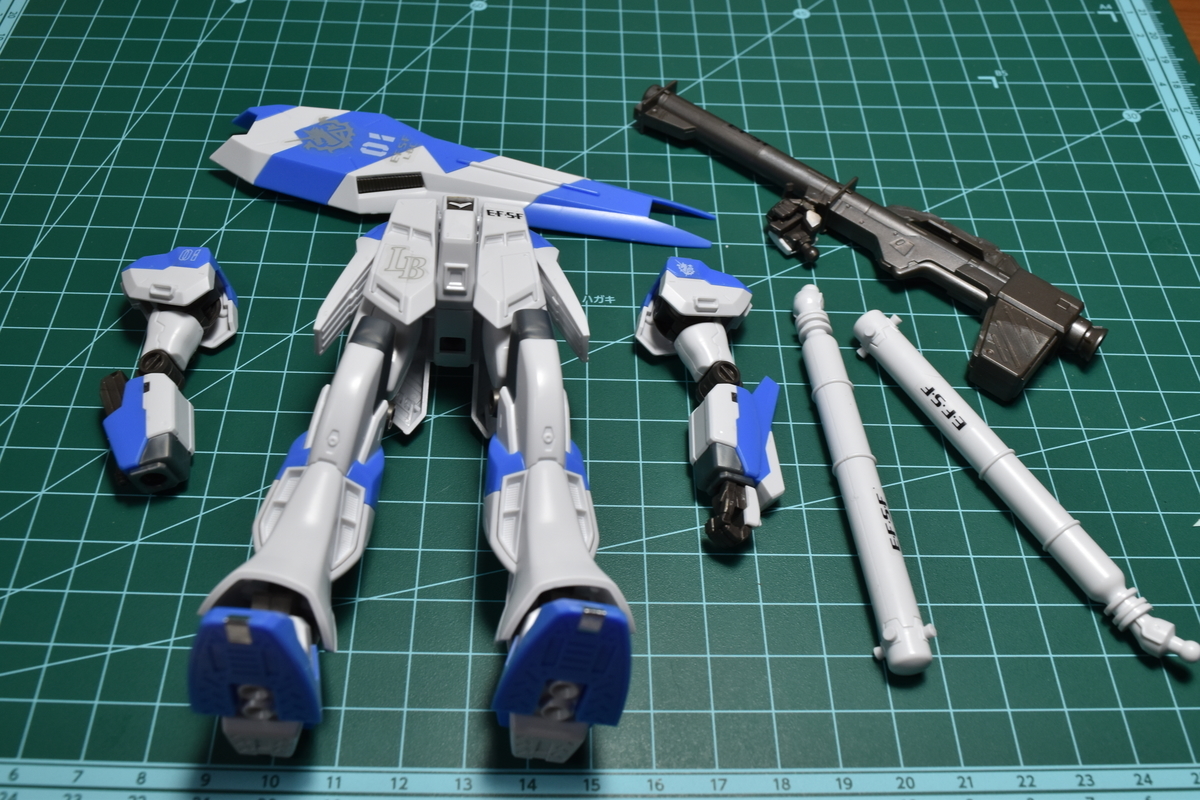 すべてのパーツにマーキングシールを貼る