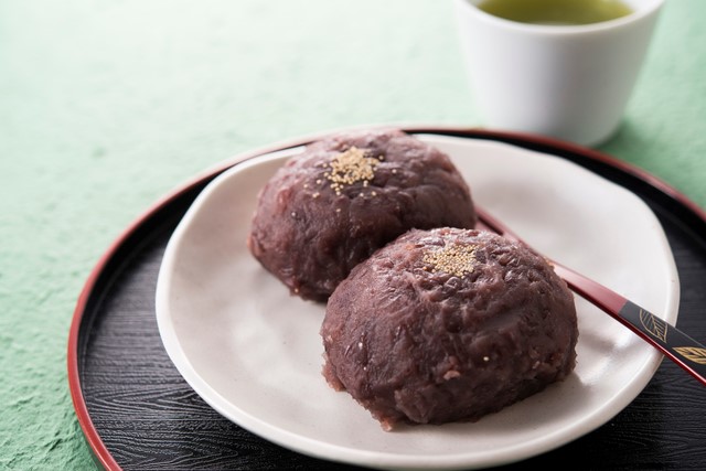 春分オスタラはぼたもち、赤い豆は血判状の意味