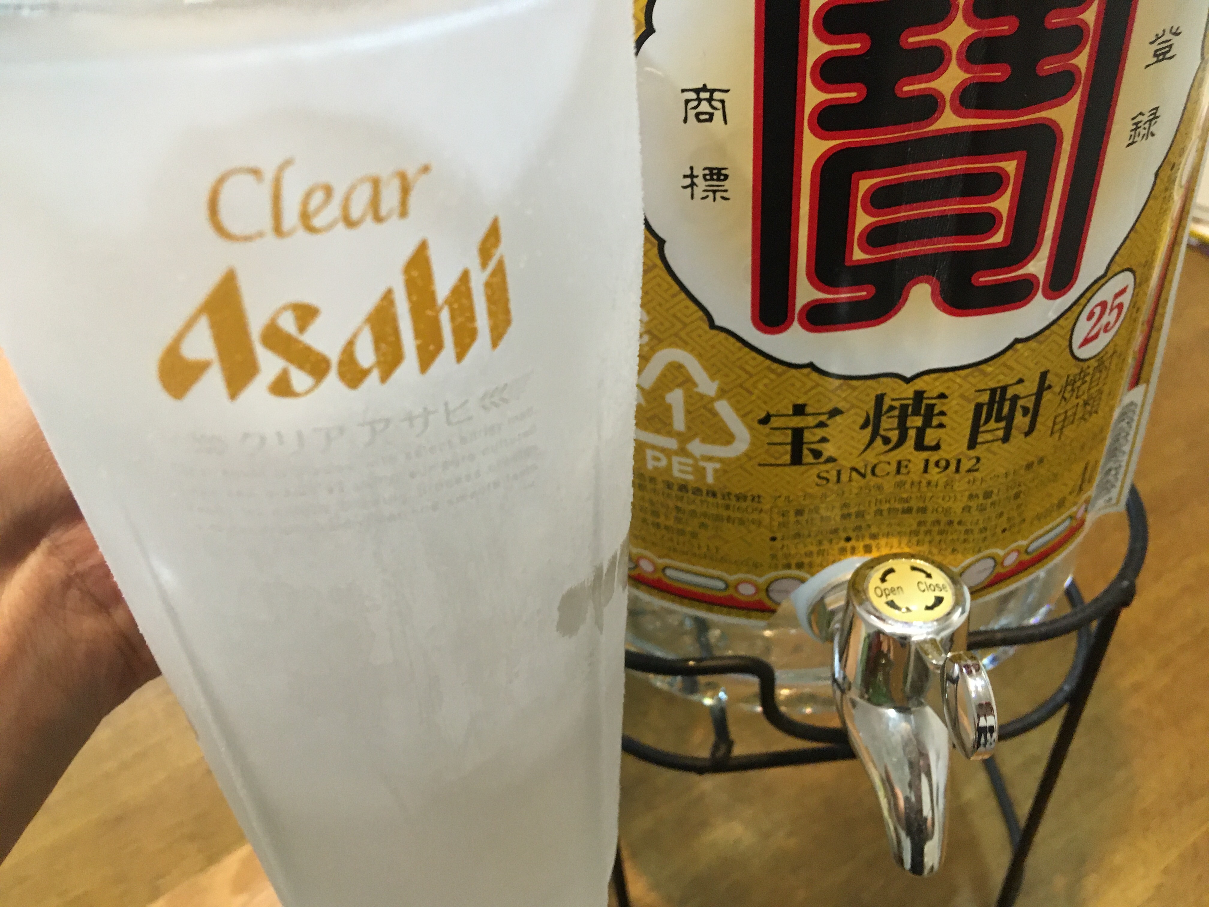 宝焼酎サーバー!?】で作るレモンサワーで晩ご飯食べてみた件 