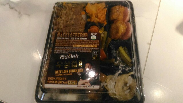 韓国のコンビニで買った焼肉弁当