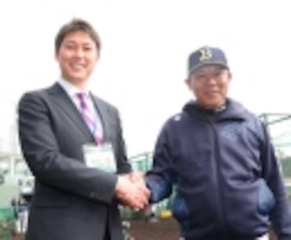 f:id:ru_nohito:20190210220532j:plain 新井さんとオリックス西村監督