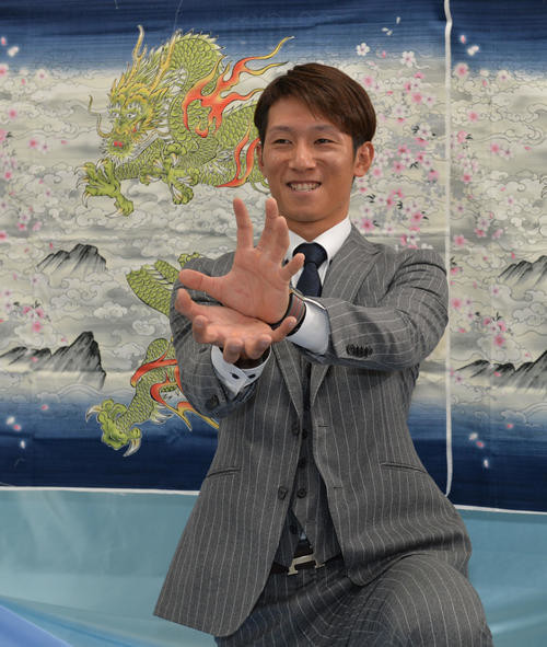 f:id:ru_nohito:20191229175614j:plain 広島西川「見栄えいい」タイトル獲得で3割突破誓う