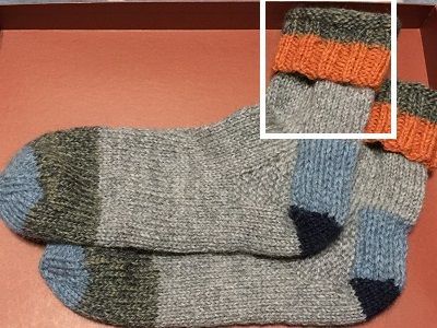 毛糸の靴下のお直し あら大変 ブリティッシュエロイカの靴下がフェルト化して縮んでしまった 履き口とつま先のリメイク 縮んだニットを元のサイズに戻す方法 編みメモ 編み物本を編む ルーエル通り39番地
