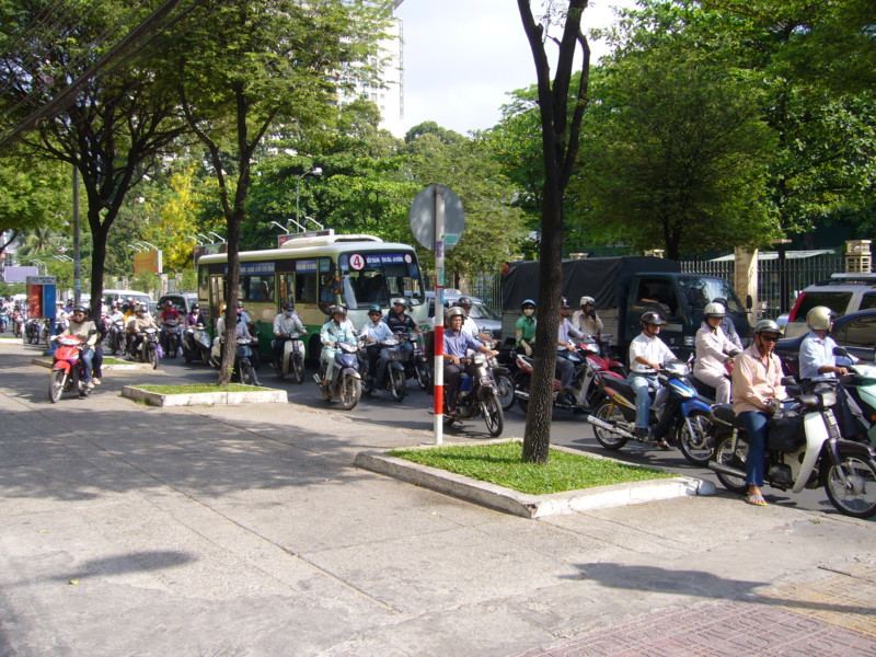 経由地ベトナムでの一枚。バイク天国