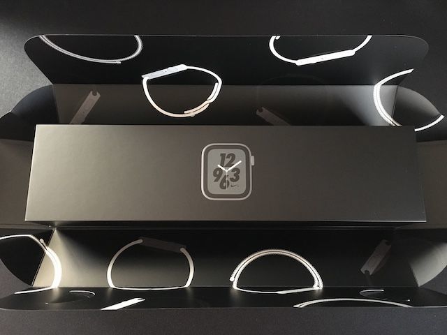 f:id:ruko036:20181110122722j:plain Apple Watch series4 箱