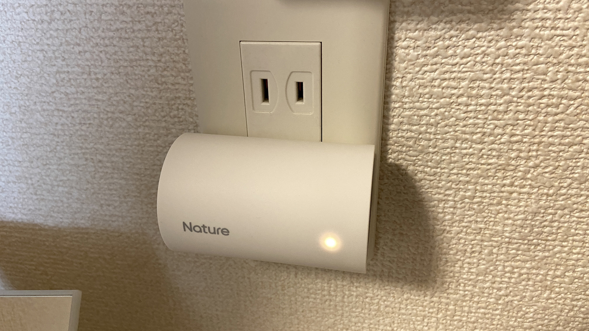 挿し込んだ直後のNature Remo E lite