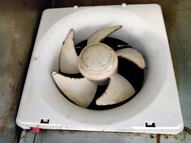 実家の換気扇が壊れたので自分で交換してみた 気ままに生きる 無理をしない生き方の模索