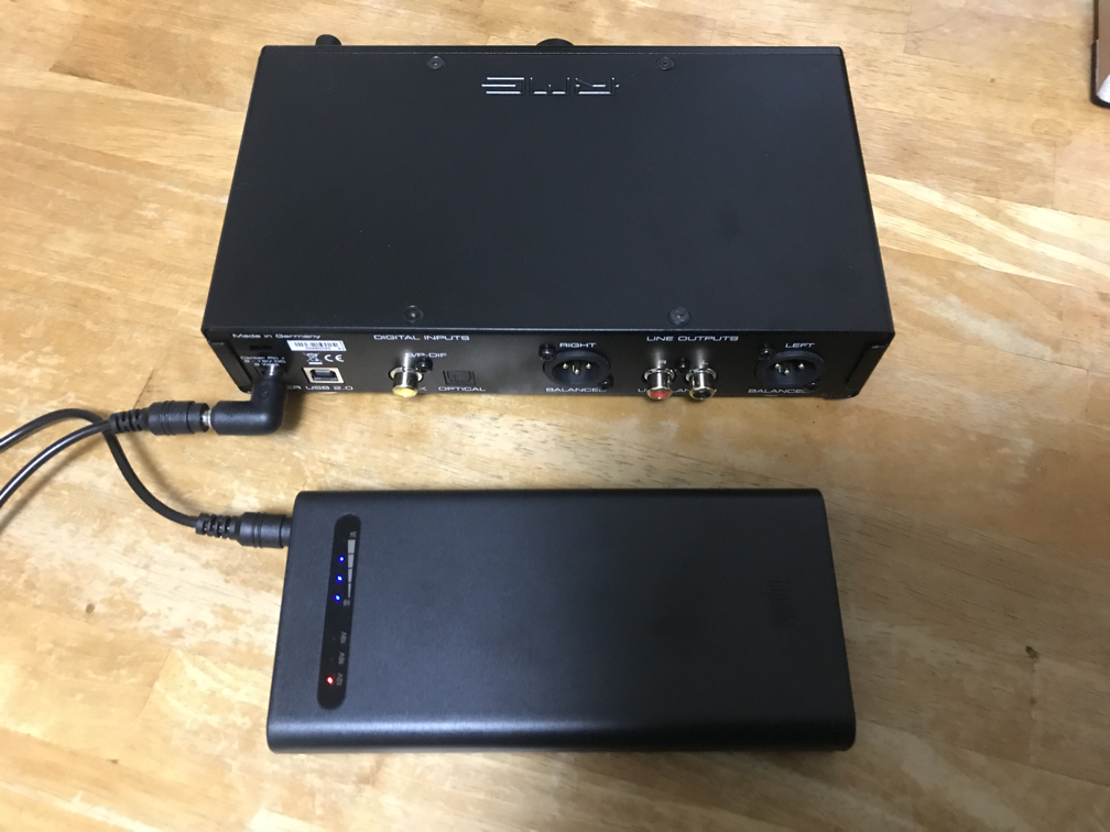 ADI-2-DACと700-BTL047を接続した様子