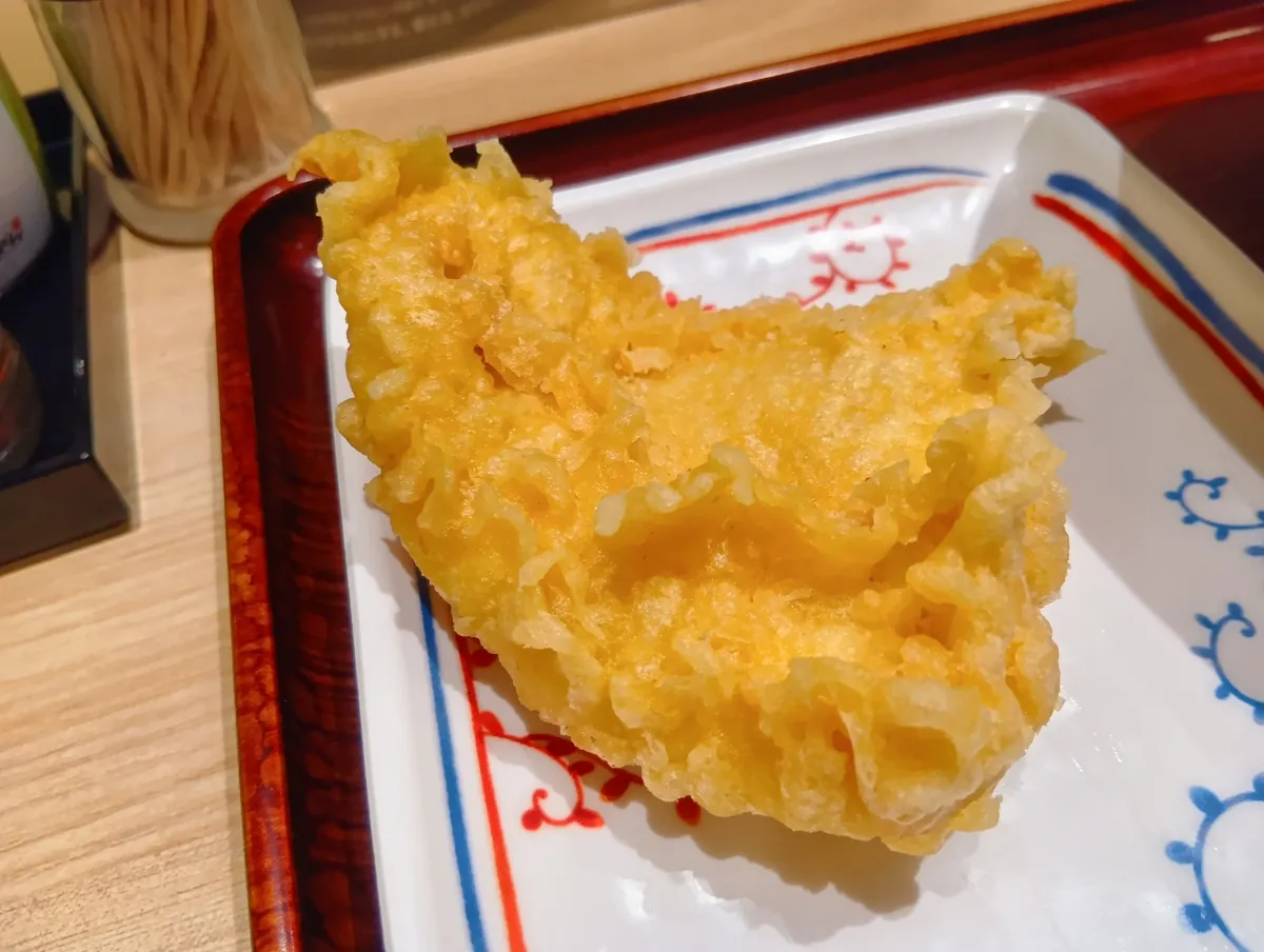 はなまるうどんの揚げたてサクサクとり天のクローズアップ