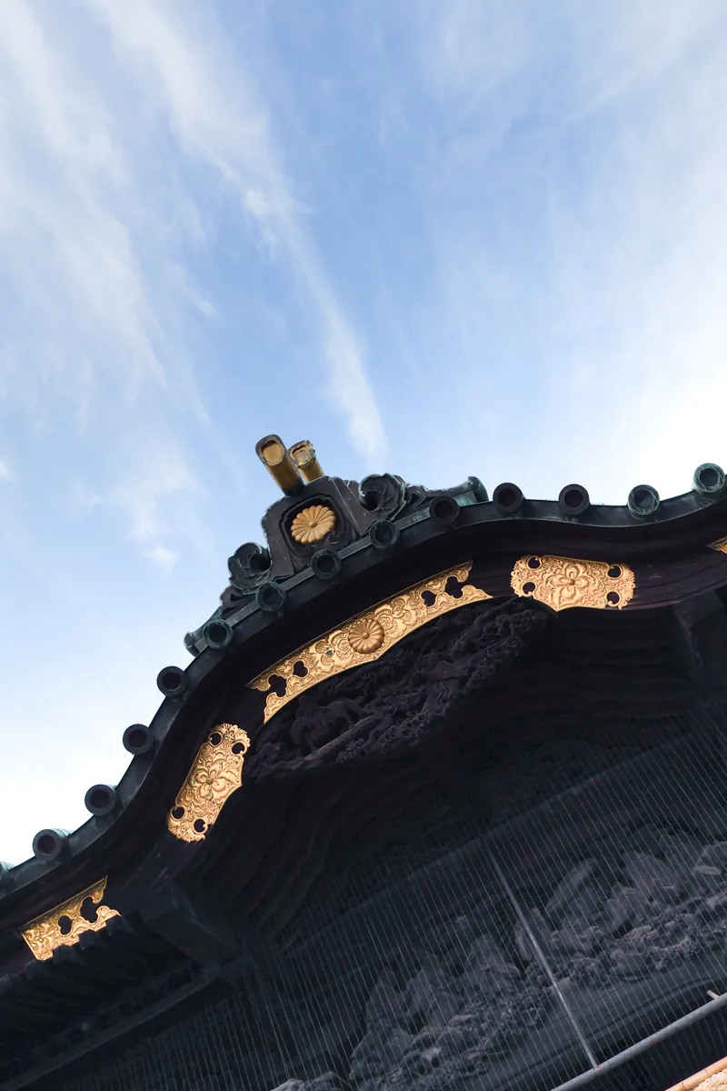 三嶋大社本殿の精巧な屋根の装飾