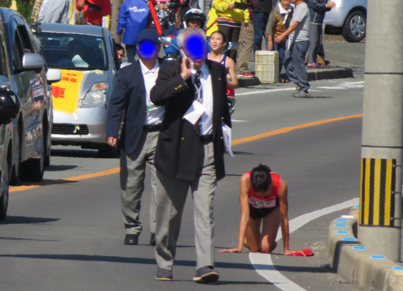 プリンセス駅伝・岩谷産業・飯田怜選手這ってタスキリレー！！ - 南部