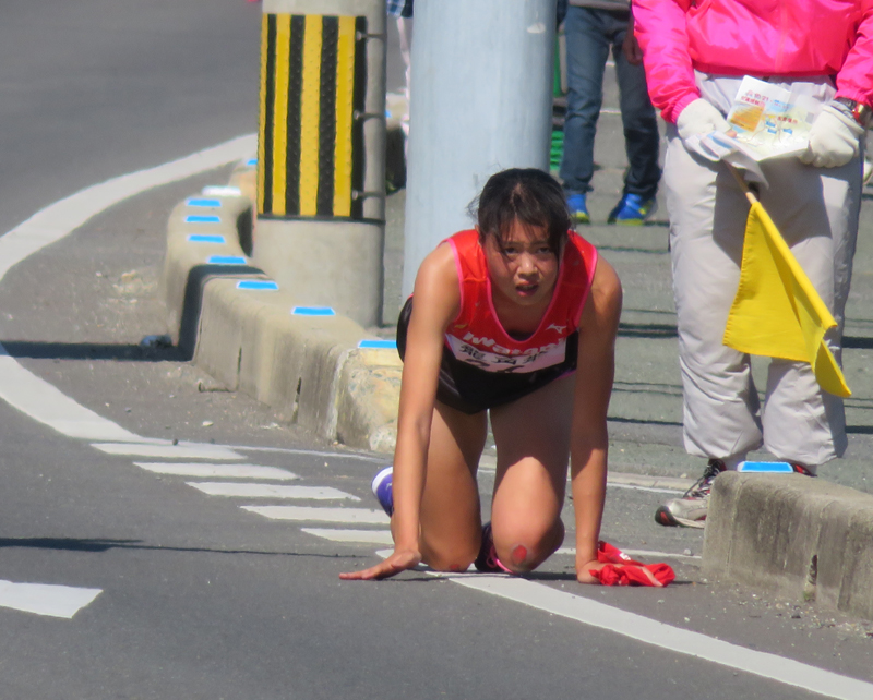飯田怜 プリンセス駅伝・岩谷産業・飯田怜選手這ってタスキリレー！！ - 南部