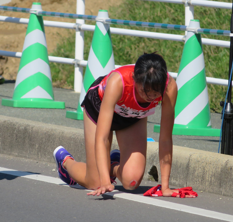 飯田怜 プリンセス駅伝・岩谷産業・飯田怜選手這ってタスキリレー