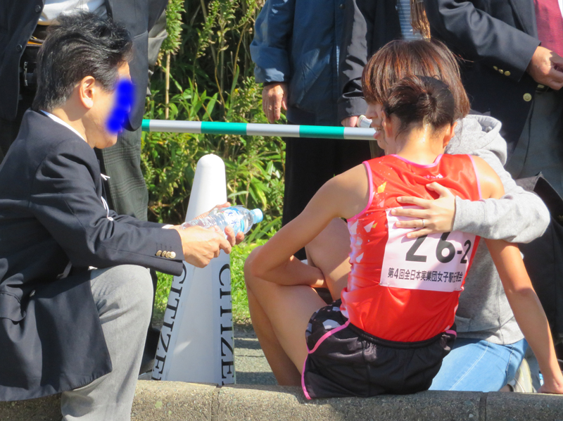 プリンセス駅伝・岩谷産業・飯田怜選手這ってタスキリレー！！ - 南部