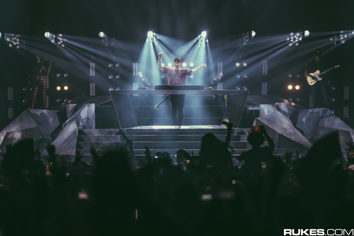 ILLENIUM Nothing Ever After (with Motionless In White) 歌詞&和訳