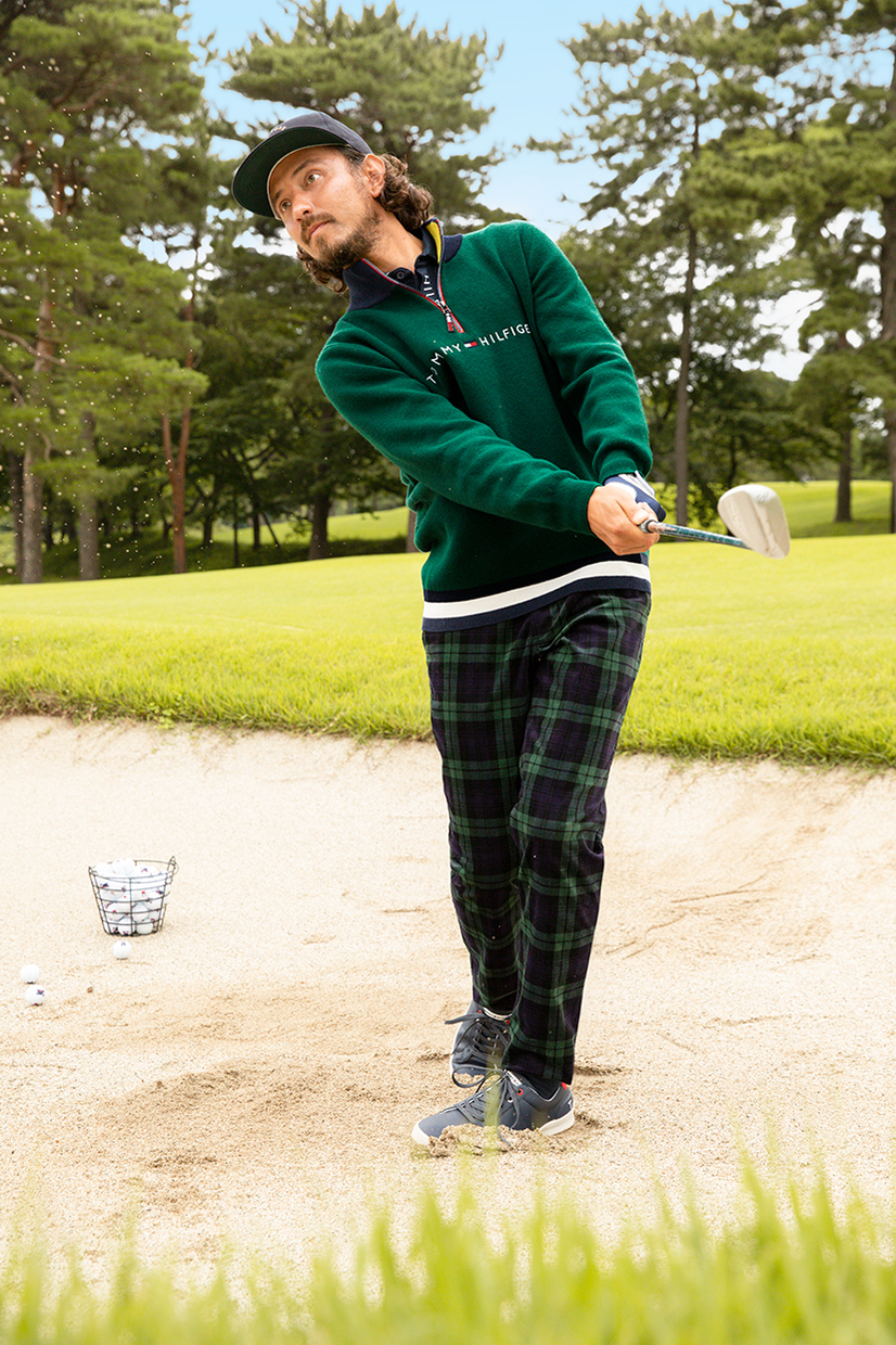 秋の訪れを感じる “ほんのりビター”な大人顔｜トミー ヒルフィガー