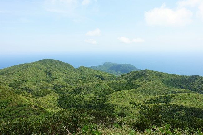 八丈島 八丈プラザ公園でキャンプ 三原山登山で静かな森を歩いた先に 絶景の滝が ５時帰宅部