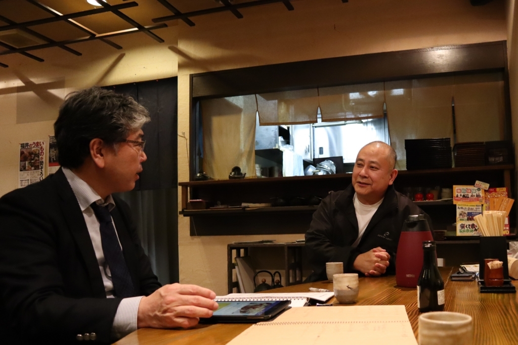 不定期に福井駅周辺に集まって会議をしている。