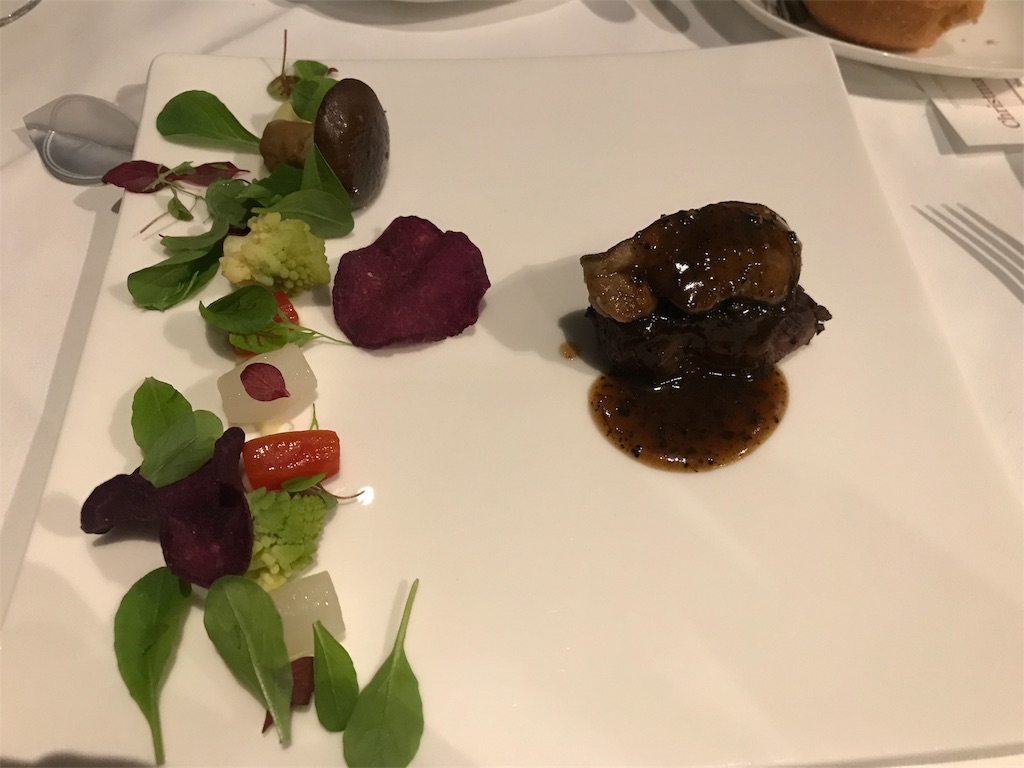 国産黒毛和牛のグリエ、ロッシーニ仕立て。