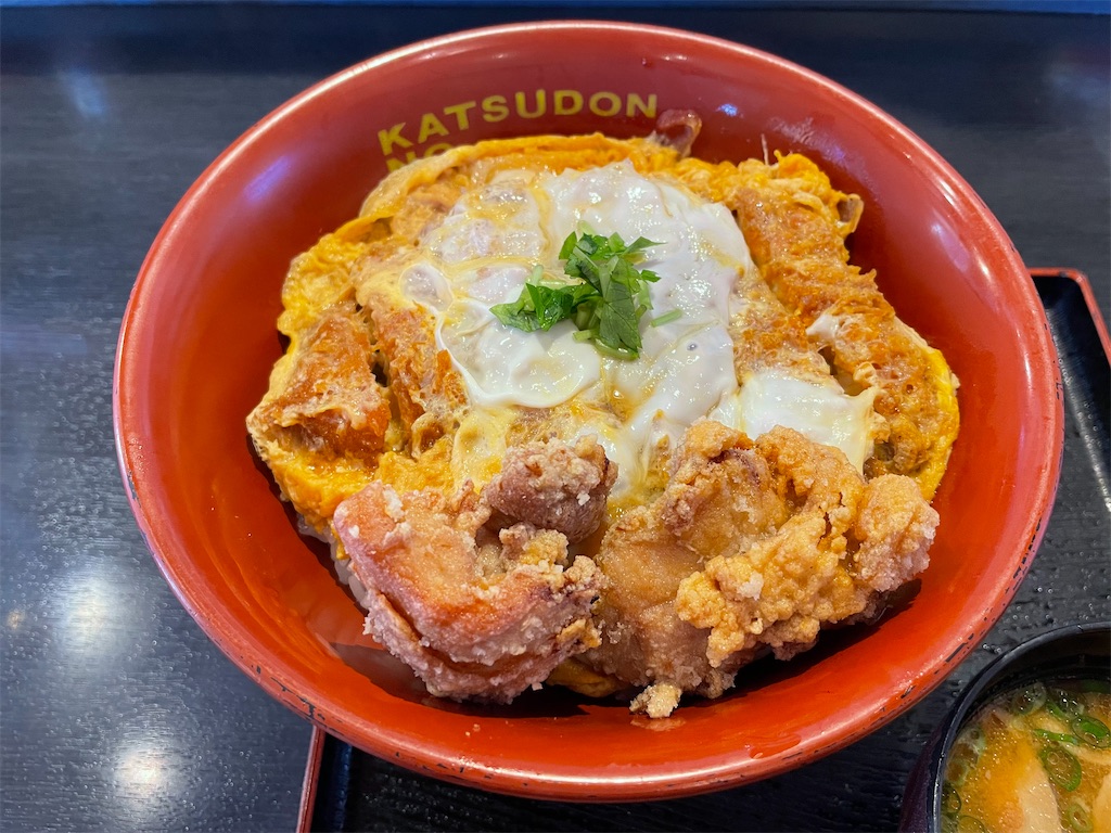 朝倉未来選手絶賛「かつさと」で「デラかつ丼とん汁セット」を注文して