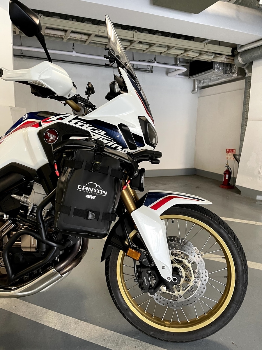 偉大な GIVI GRT722 防水エンジンガードバッグ 左右セット 8L M238