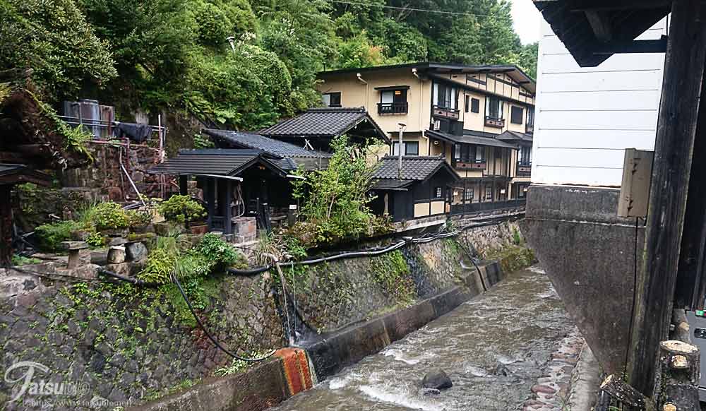 川沿いの景色