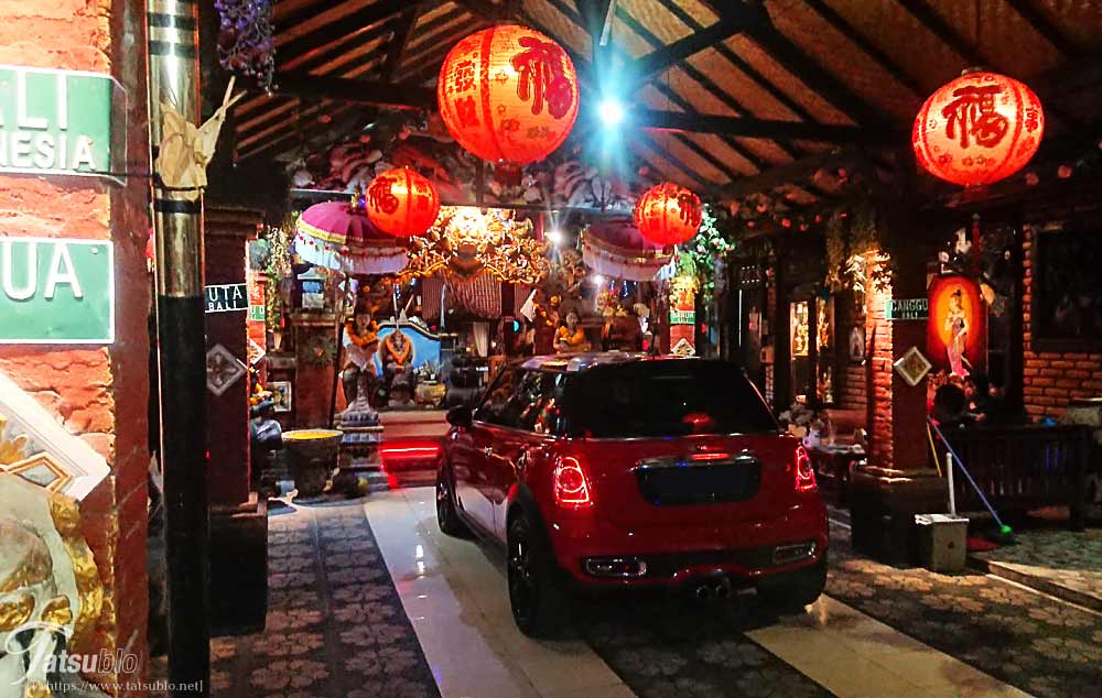 中華っぽい店内