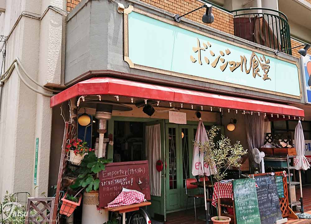 店名も大きく「ボンジュール食堂」と書かれていますね。