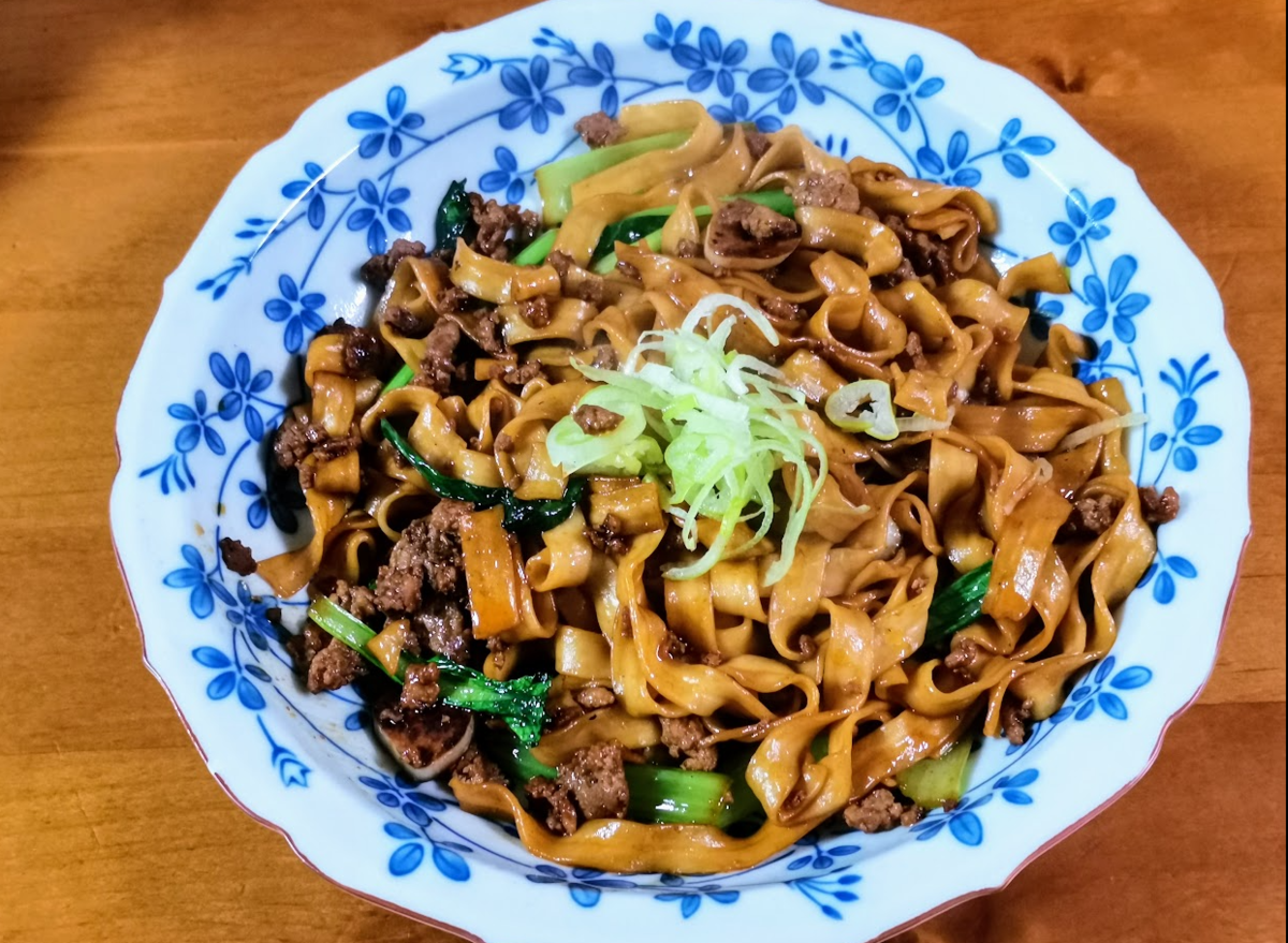 アレンジ、台湾流刀削麺【レシピ】 - FREE MOVER