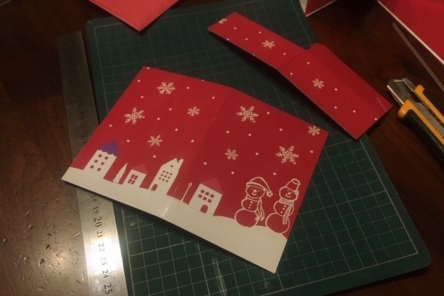 手作りのクリスマスカード ホールケーキの箱再利用でポップアップカードを作ってみました 手芸のスギサク