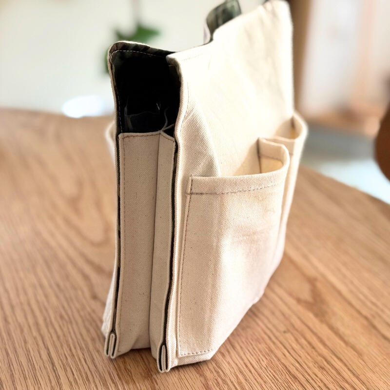 マチが浅めのバッグインバグ