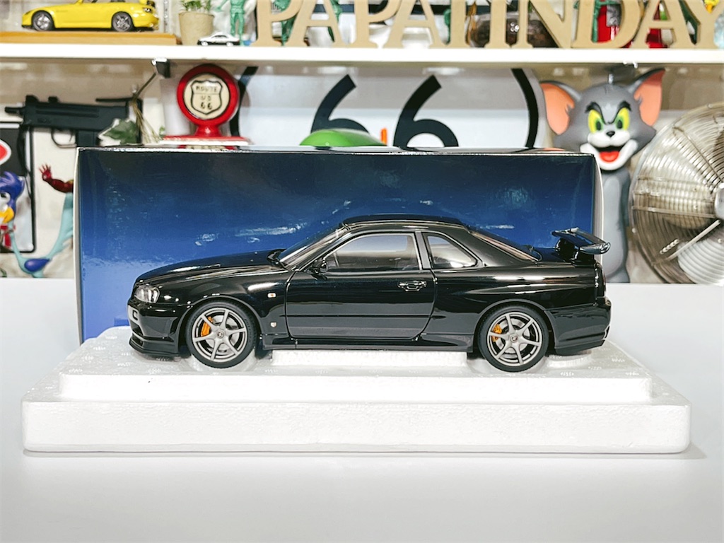 オートアート　日産スカイラインGT-R オンラインストア限定モデル” AUTOart 1/18 日産 スカイライン