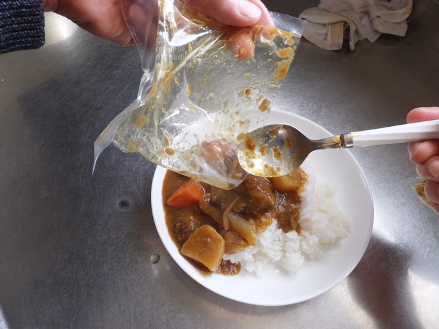 f:id:s5tera01:20180429162424j:plain 大阪泉州産水茄子入り夏野菜カレーをごはんにかける。