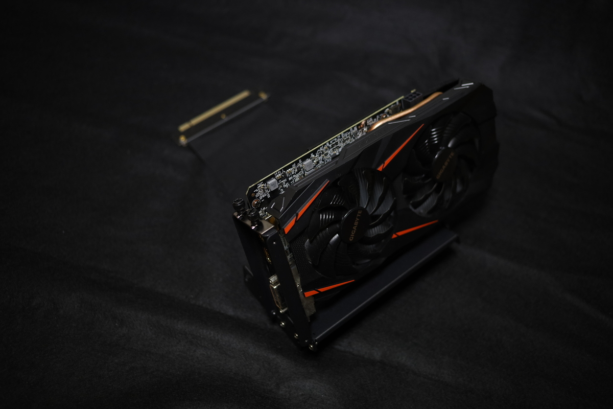 垂直...?時代は斜めです【マルチアングルGPUブラケット】 - S_Blog