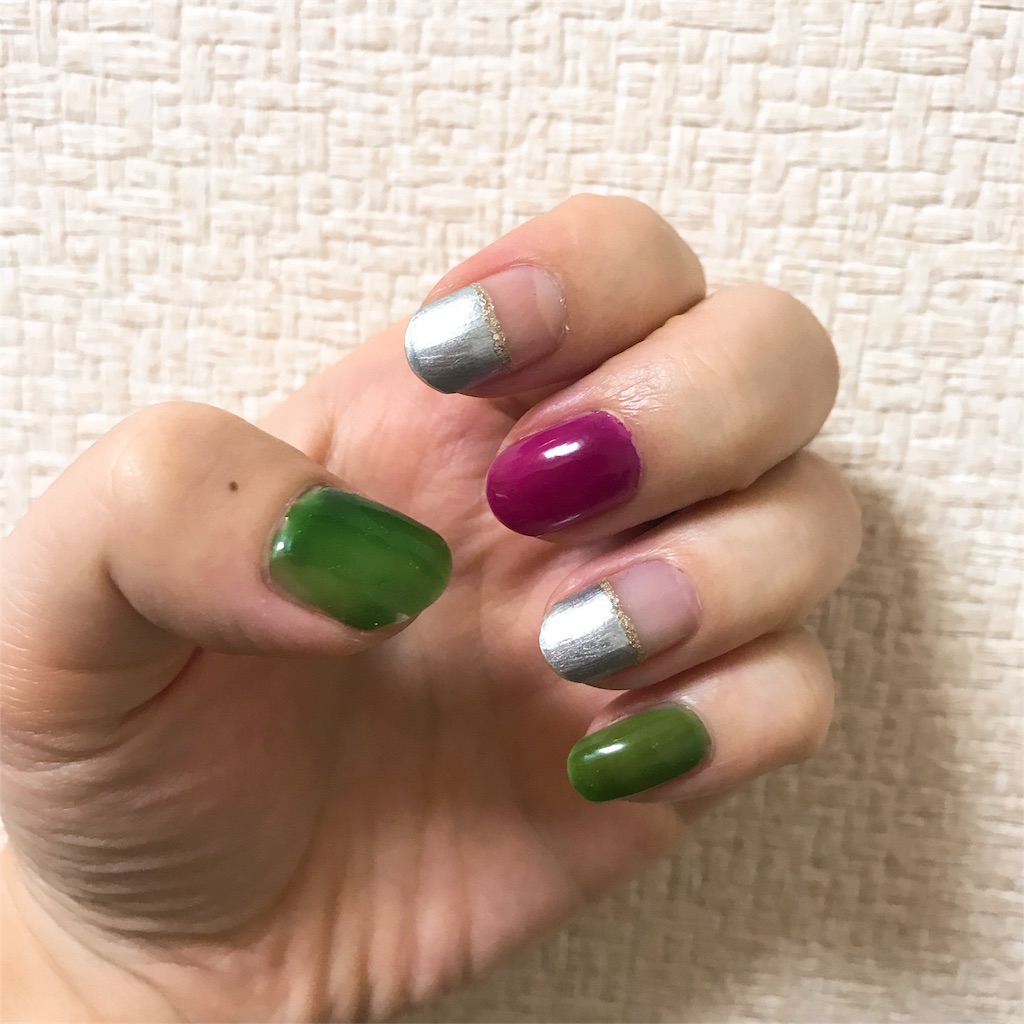爪 冬だけど秋モードネイル いろんなもの はきだすところ