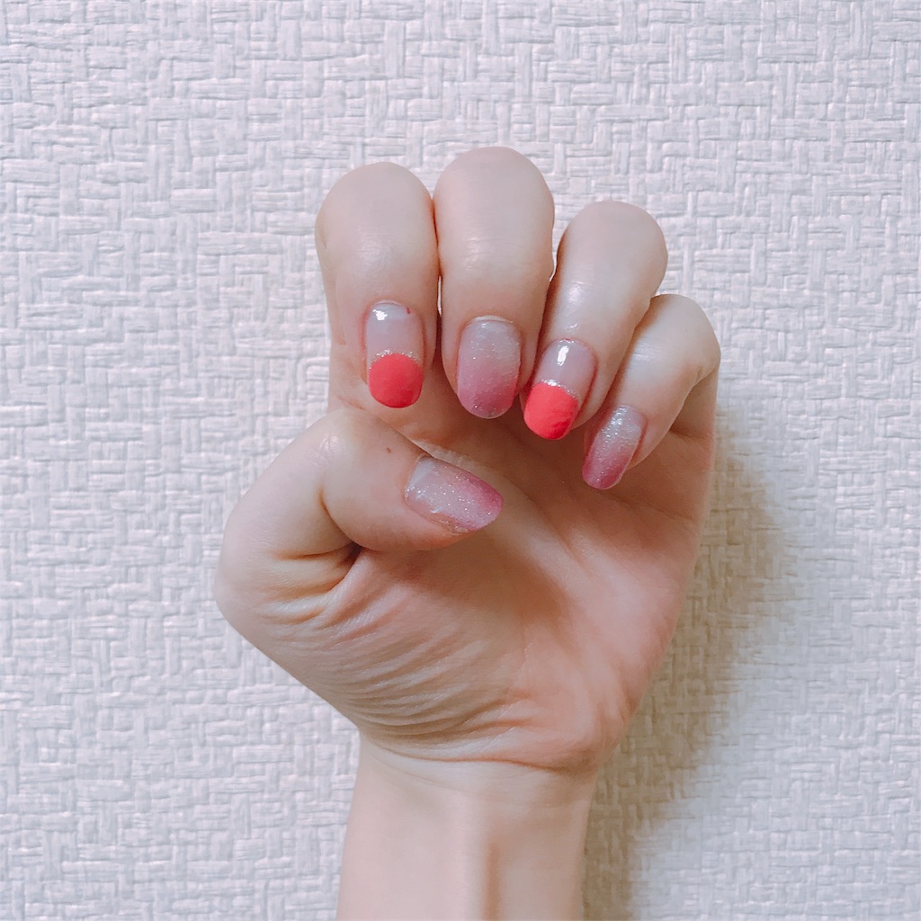 爪 しずくネイルシールもつかったピンクネイル いろんなもの はきだすところ