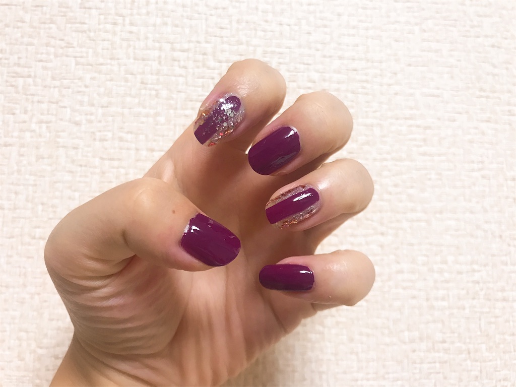 爪 この州の乙女座は紫 はしっこキラキラ紫ネイル いろんなもの はきだすところ 爪 この州の乙女座は紫 はしっこキラキラ紫ネイル いろんなもの はきだすところ