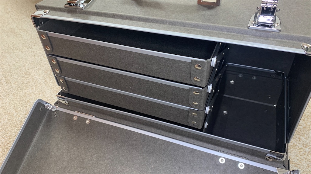 THREE メイクボックス 大容量 店舗限定◎THREEの大容量メイクボックス